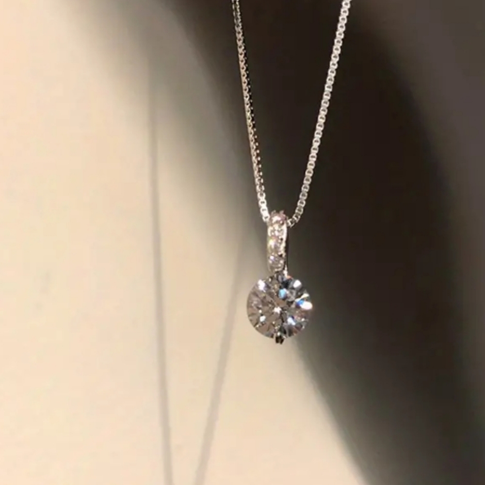 Elegant Silvery Unnatural Diamond Luxurious Necklace.Flash Box Calvicle Chain.